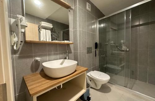 Tophane Hotel | Roys Hotel & Suites