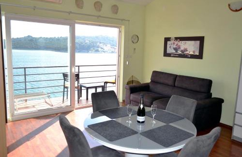 Tijesno Apartment | Rozali Tisno Apartments