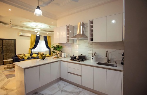 Adenta House | RS Royal Executive:Luxurious 3BR apartment F3-3 in welcoming Accra with AC, WiFi
