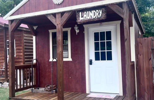Eureka Springs Cabin | RT 62 Motor Resort Bunkhouse