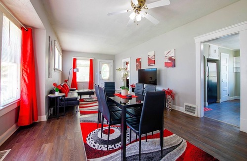 Cleveland House | Rubi Lounge: 5BR Duplex | 2 Units | Sun Deck Patio & Parking 8 Min to Downtown