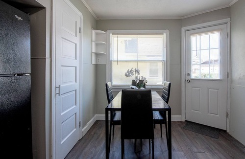 Cleveland House | Rubi Lounge: 5BR Duplex | 2 Units | Sun Deck Patio & Parking 8 Min to Downtown