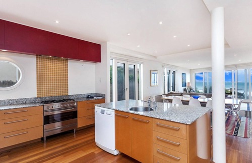 Port Fairy House | Rubys Beachfront - Absolute Eastern Beach Frontage