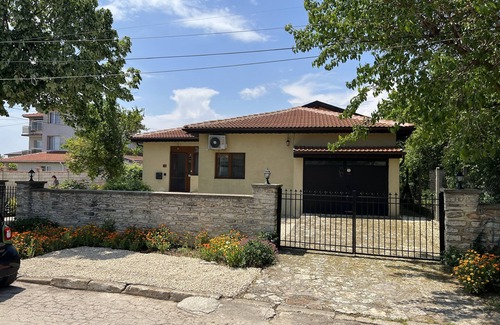Balchik Villa | Ruhige Villa mit Pool -5 Min.vom Strand