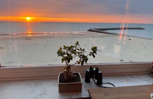 Ostend City Centre Apartment | Ruime studio frontaal zeezicht AAA Locatie