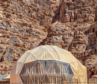Wadi Rum Hotel | Rum crystal luxury camp