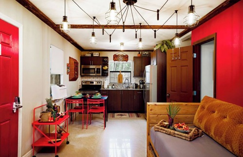 Poinsettia Heights House | Rum Locker 1 King | 2 Twins | Private | Sleeps 4