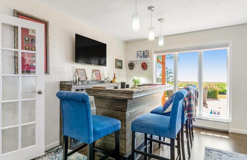 Oak Harbor House | Runway Hideout