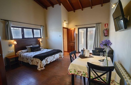 San Pedro de la Ribera Cottage | Rural apartment Casona de Llanorrozo for 2 people