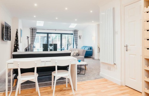 Knowle Sands House | Rural Country Suites- Knowle - (Urban City Suites)