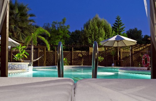 Catral House | Rural house located on the Costa Blanca, with swimming pool, lake and animals.