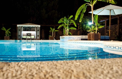 Catral House | Rural house located on the Costa Blanca, with swimming pool, lake and animals.