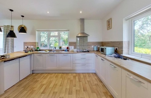 Totnes House | Rural house, private heated pool and plenty of space