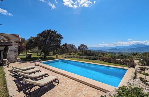 La Joya Cottage | Rural house with spacious exterior and views of the mountains of Malaga. full rent