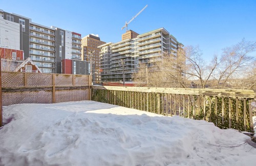 Hull Apartment | Rustic 2 bedrooms from the 1900s, freshly renovated, 5 min from downtown Ottawa