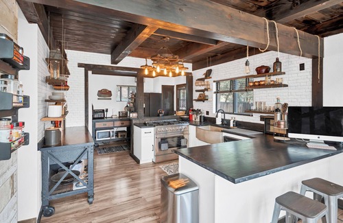 Big Bear City Cabin | Rustic 3BR Cabin in Big Bear Woods