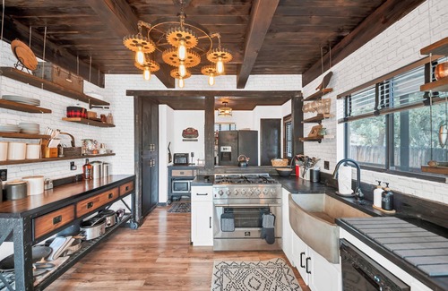 Big Bear City Cabin | Rustic 3BR Cabin in Big Bear Woods