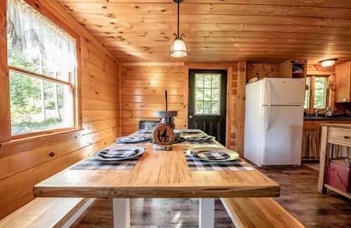 Canaan Apartment | Rustic 3BR Cabin OFF-GRID Cabin