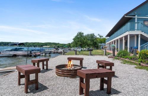 Mayfield Apartment | Rustic 4-Lodge Stay - Perfect for Groups