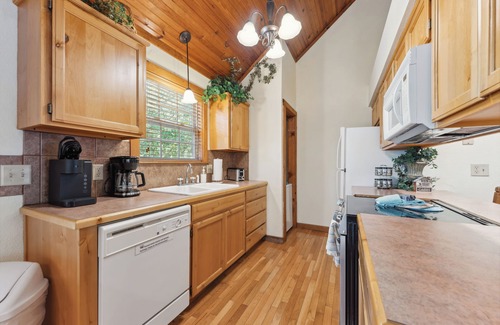 Branson West Cabin | Rustic and Quaint, Pet Friendly Cabin. Tucked Away In Gorgeous Stonebridge!