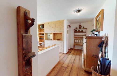 Surlej Apartment | Rustic and very tastefully furnished 4 ½ - room flat on the ground floor.