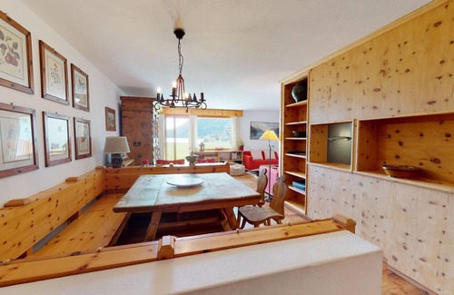 Surlej Apartment | Rustic and very tastefully furnished 4 ½ - room flat on the ground floor.