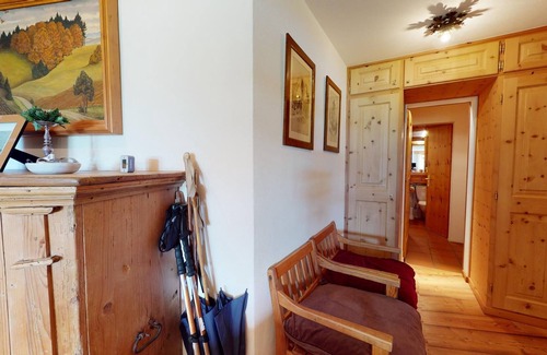 Surlej Apartment | Rustic and very tastefully furnished 4 ½ - room flat on the ground floor.