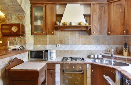 Umag Apartment | Rustic apartment in Umag, WiFi, air-conditioned, garden, parking, barbecue
