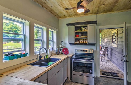 Hendersonville House | Rustic & Authentic Farm Stay by DuPont Forest!