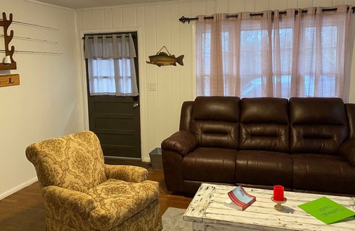 Scottsboro Cabin | Rustic Cabin Close to Lake Guntersville - Mink Creek