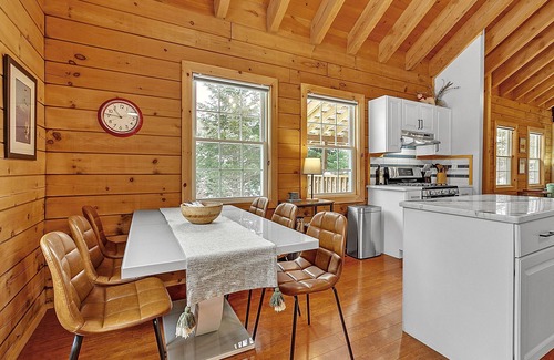 Warren Cabin | Rustic cabin close to Sugarbush w/porch