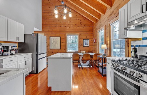 Warren Cabin | Rustic cabin close to Sugarbush w/porch