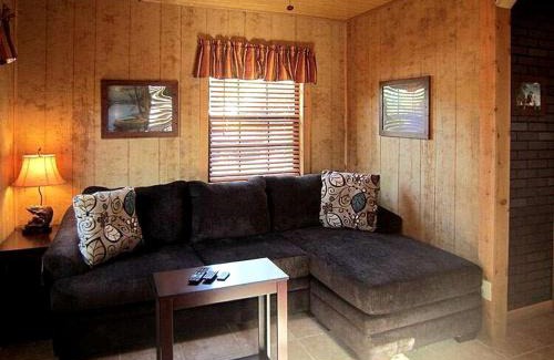 Inverness House | Rustic Cabin Perfect for a Romantic Getaway in Inverness, Florida