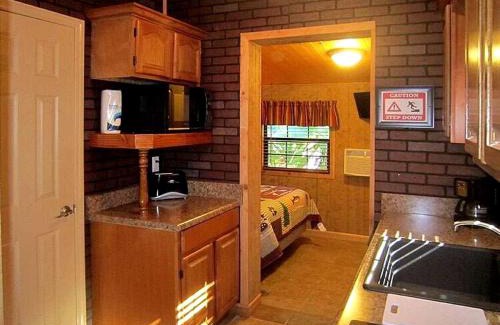 Inverness House | Rustic Cabin Perfect for a Romantic Getaway in Inverness, Florida