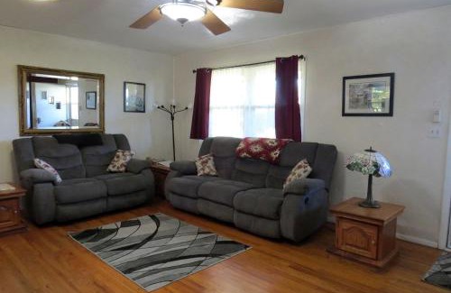 Miramiguoa Park House | Rustic Cabin Rental with a Wood-Burning Stove near Meramec State Park, Missouri