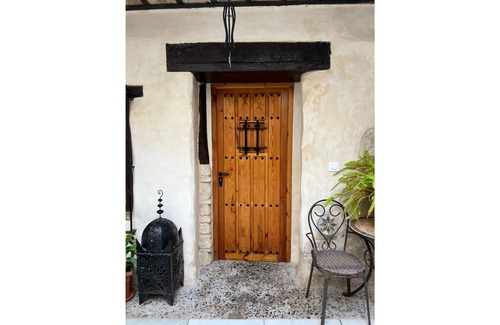 Jerez de la Frontera Old Town Apartment | Rustic Charm in the Heart of Jerez