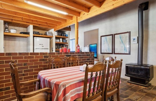 Ledge Point House | Rustic Charm, by the beach