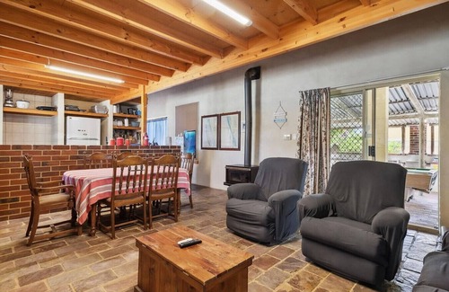 Ledge Point House | Rustic Charm, by the beach