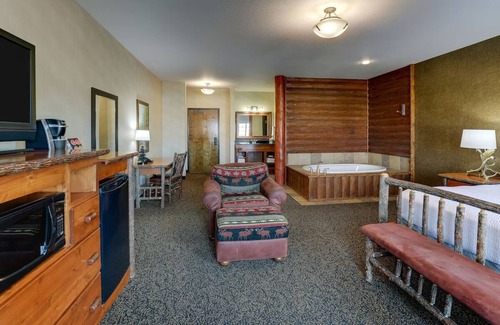 Sioux City Hotel | Rustic Charm Meets Modern Comfort: Cozy Lodge in Downtown Sioux City