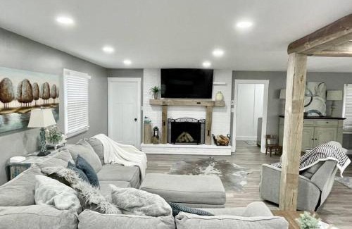 Greenwood House | Rustic Chic in Charming Center Grove