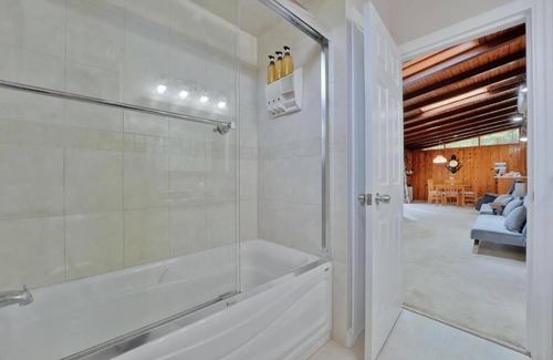 Kirkfield House | Rustic cottage on Canal Lake