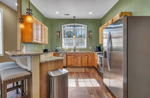 Indian Point Condo | Rustic Fields-WALK IN, Lake views, Sleeps 9, Pools, next to Silver Dollar City