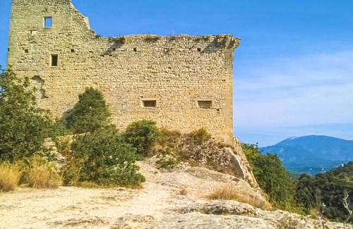 Saint-Marcellin-les-Vaison House | Rustic holiday home with large, shared pool and mountain views, in a charming location.