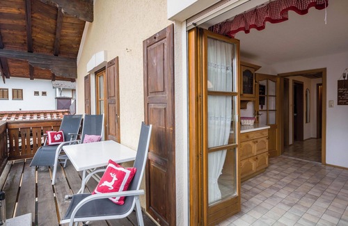 Windschnur House | Rustic Holiday Home Annelies with Wi-Fi, Garden, Terrace