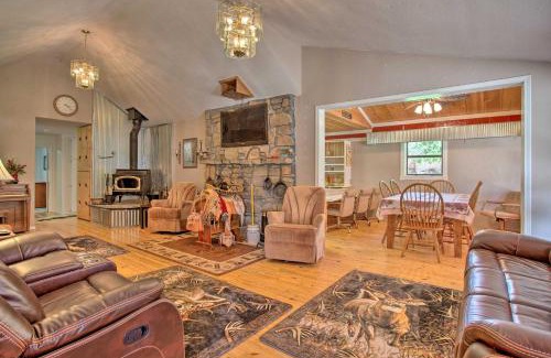 Custer County House | Rustic Home with Patio, 1 Mi to Sunset Beach!