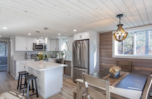 East Wakefield House | Rustic Lakefront Getaway