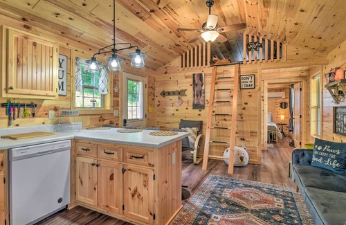 Cub Run Cabin | Rustic Lakeside Retreat w/ Fire Pit, Trails!