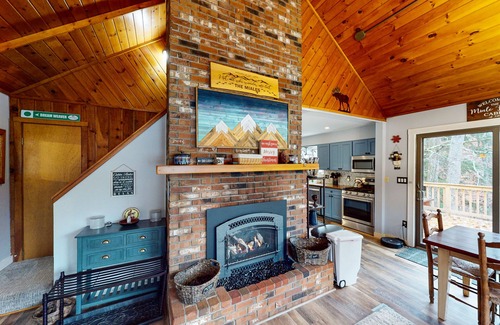 Ludlow House | Rustic lakeview cabin with fireplace, deck- near skiing