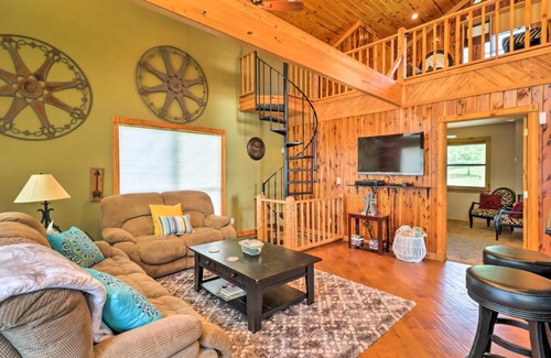 Waveland House | Rustic Lamar Cabin with Deck and Private Hot Tub
