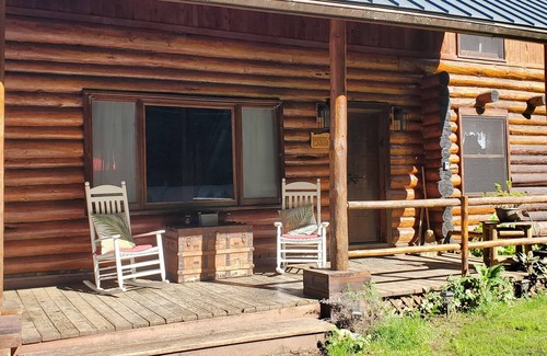 Brookings Cabin | Rustic Lodge - Rustic Cabin in the Mountains of Brookings
